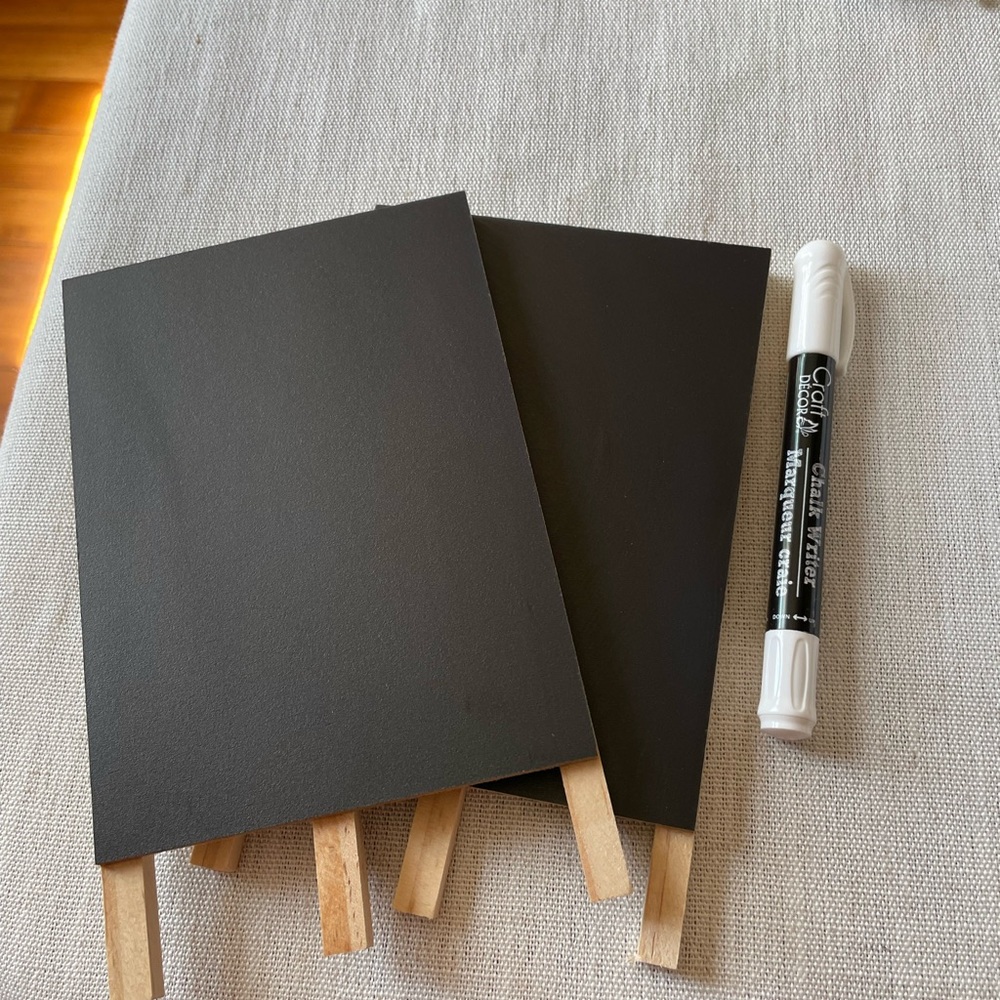 Mini chalkboards with chalk pen